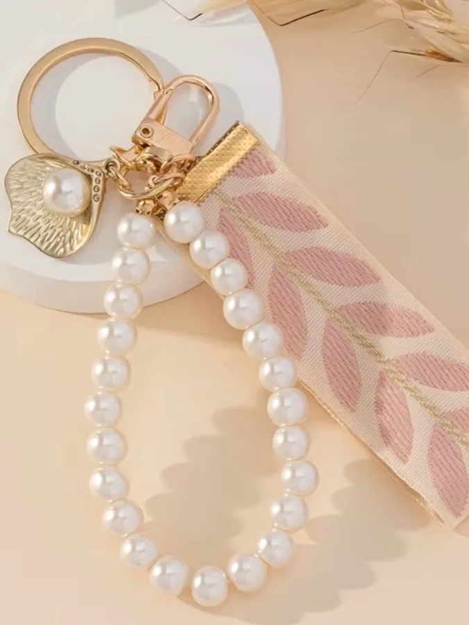Pink Leaf Tassel design